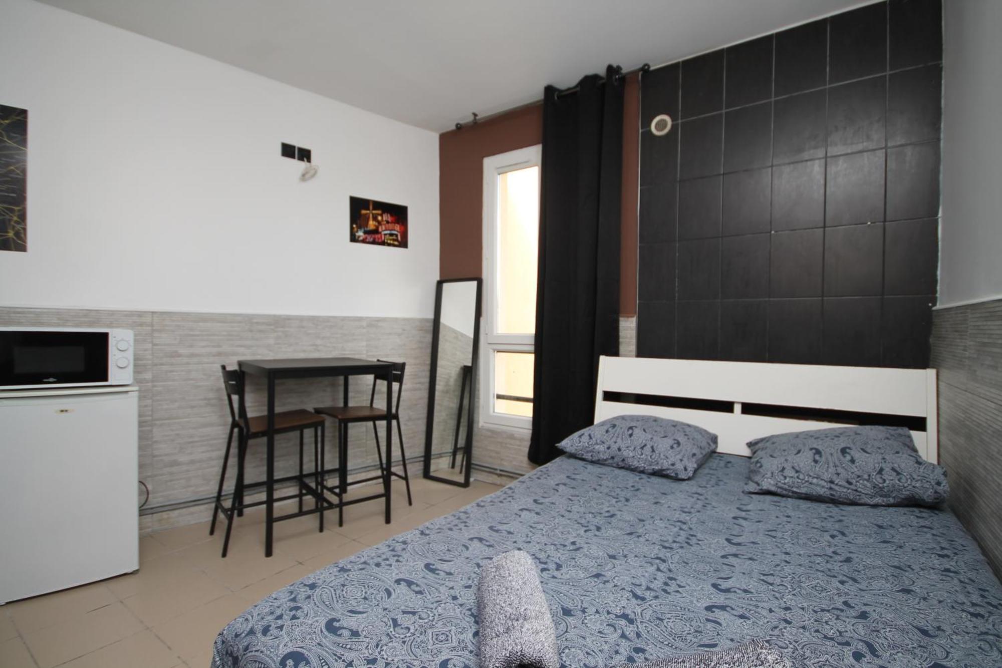 04 - Chambre Avec Lit Double Proche Paris Et Transports Wifi Saint-Denis  Exteriör bild